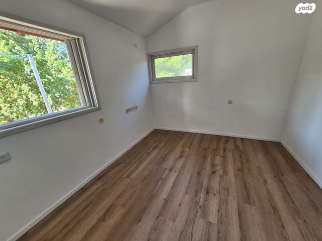 דו משפחתי, שמעון הצדיק 1, נווה נאמן, הוד השרון