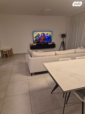 דירה, דרך בן גוריון 11, אבן גבירול, רחובות