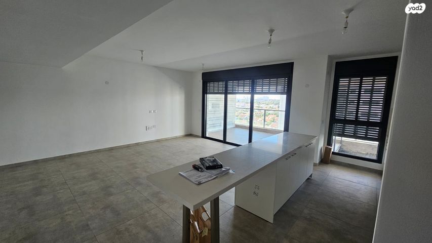 דירה, יונה וולך 7, גרין פארק החדשה, הוד השרון