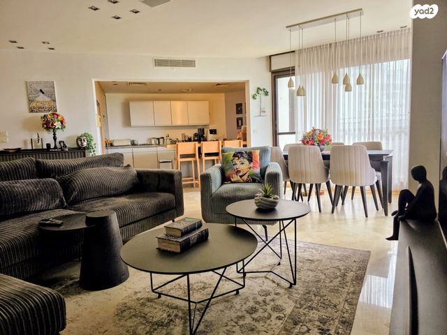 דירה, אורי צבי גרינברג 17, אזורי חן, גימל החדשה, תל אביב יפו