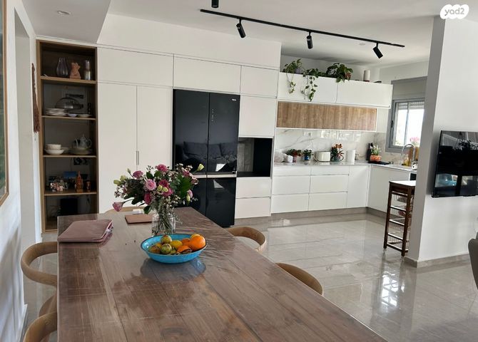 דרך הבשמים 114