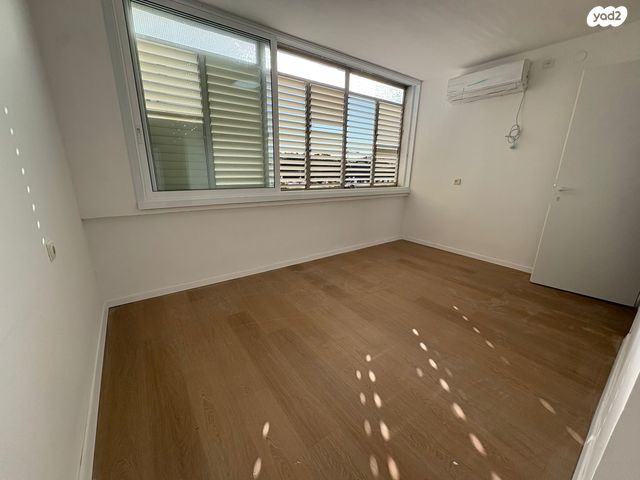 דירה, הגיבור האלמוני 30, יד אליהו, תל אביב יפו