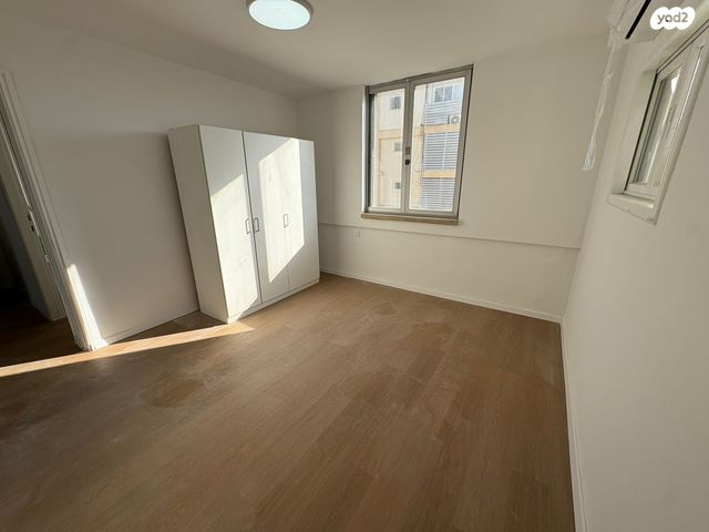 דירה, הגיבור האלמוני 30, יד אליהו, תל אביב יפו