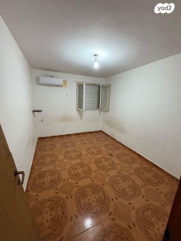 דירה, הרב עוזיאל 21, רמב"ם, חדרה