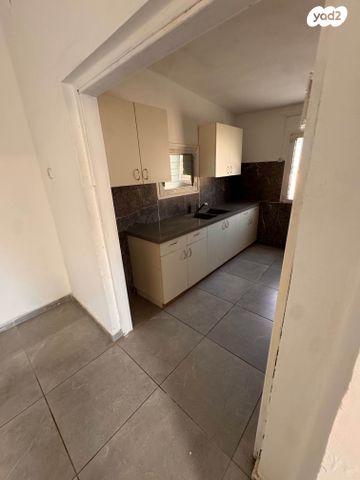 א.ד. גורדון 13