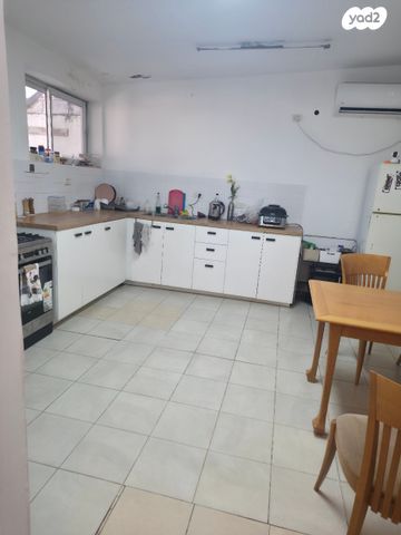 יחידת דיור, ישראל ישעיהו 17, עלייה, כפר סבא