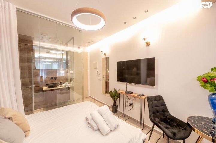 כיכר העצמאות 5