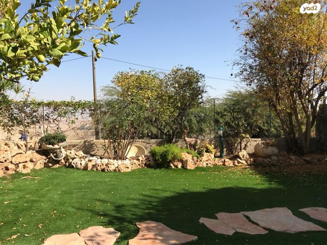 יחידת דיור, הגיתית 56, כלי שיר, מעלה אדומים