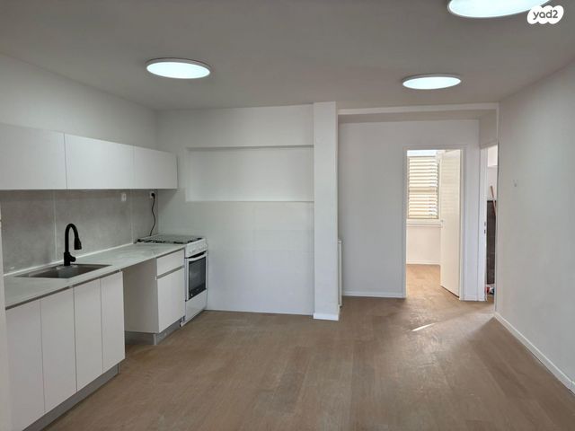 דירה, הגיבור האלמוני 30, יד אליהו, תל אביב יפו