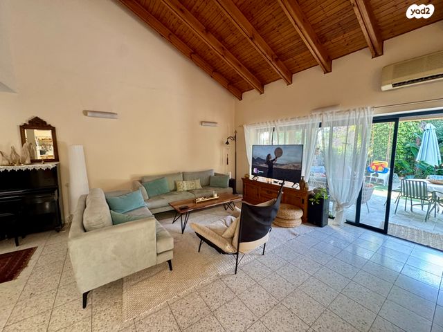 דו משפחתי, צור יגאל, כוכב יאיר / צור יגאל