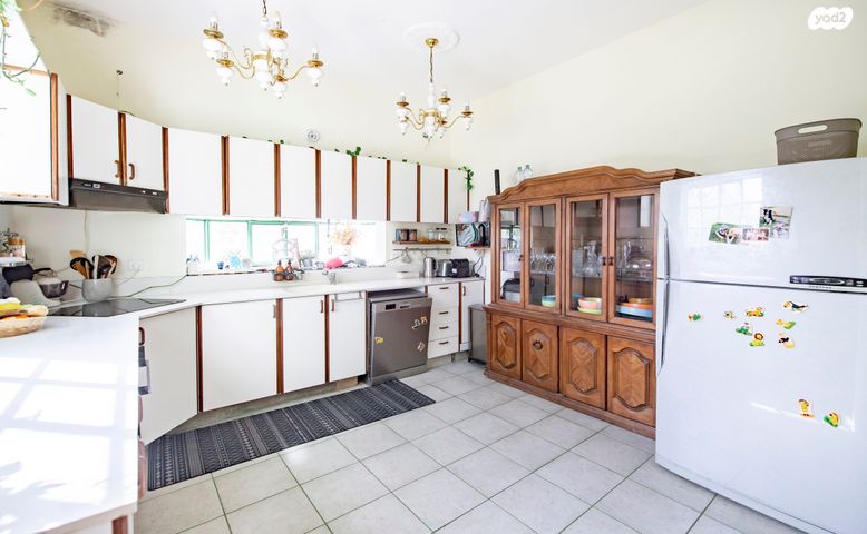 דו משפחתי, שמעון הצדיק, נווה נאמן, הוד השרון