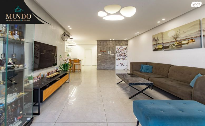 דירה, אפרים קישון, חתני פרס ישראל, באר יעקב