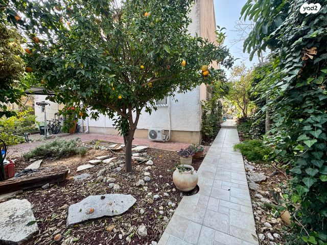 דו משפחתי, צור יגאל, כוכב יאיר / צור יגאל