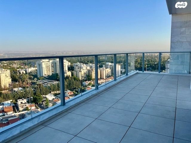 גג/ פנטהאוז, ש"י עגנון, שיכון רסקו, קרית אונו