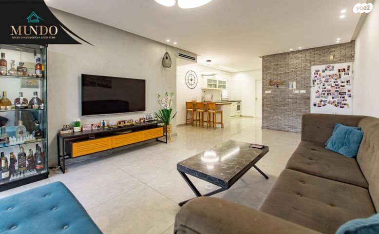 דירה, אפרים קישון, חתני פרס ישראל, באר יעקב