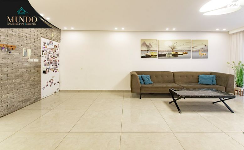 דירה, אפרים קישון, חתני פרס ישראל, באר יעקב