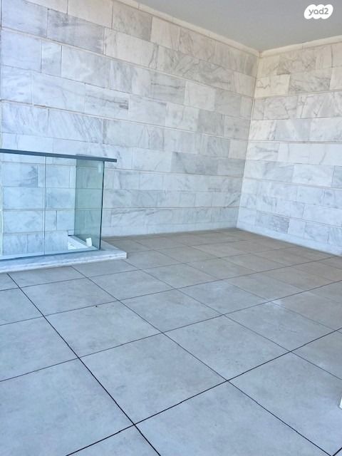 גג/ פנטהאוז, ש"י עגנון, שיכון רסקו, קרית אונו