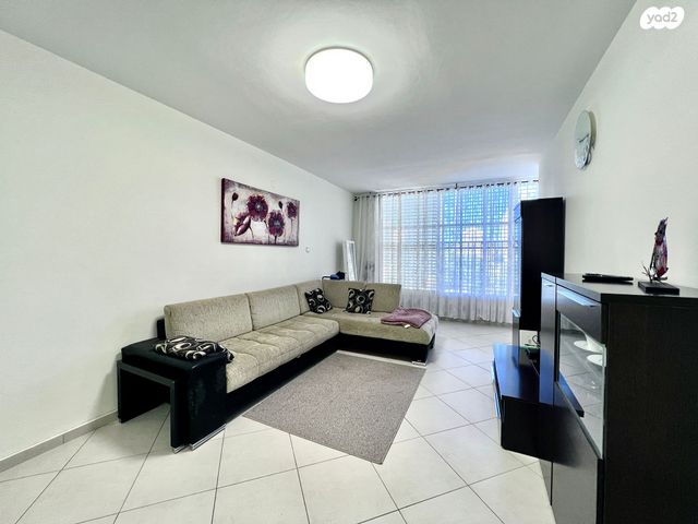 לוי אשכול 23