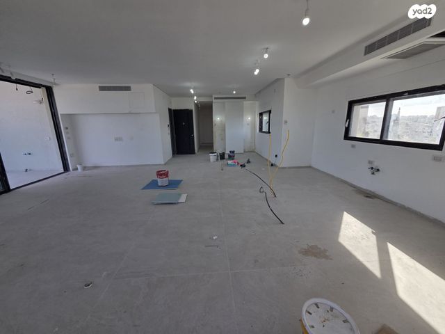 גג/ פנטהאוז, קרן קיימת לישראל, רחובות