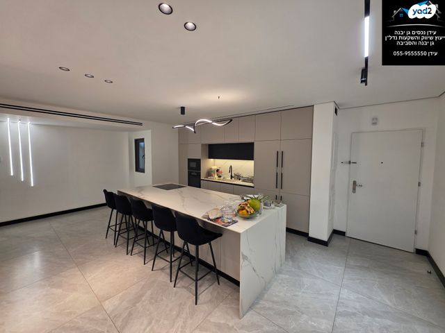 דירת גן, גן יבנה