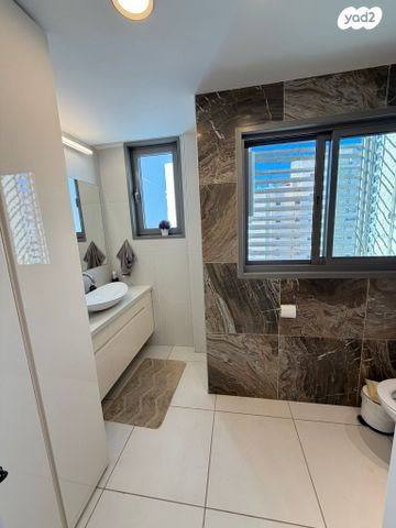 דירה, גרשון אבנר, ארמון הנציב, תלפיות מזרח, ירושלים