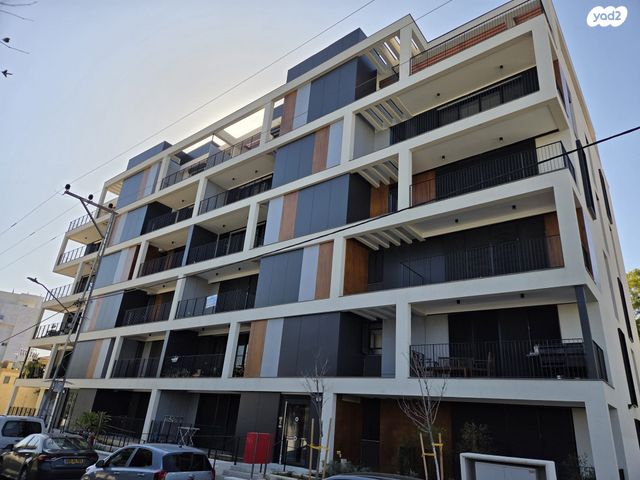 גג/ פנטהאוז, קרן קיימת לישראל, רחובות