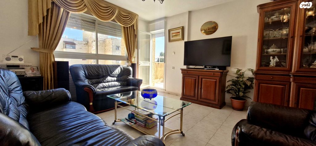 דירה, מזל גדי, פסגת זאב, ירושלים