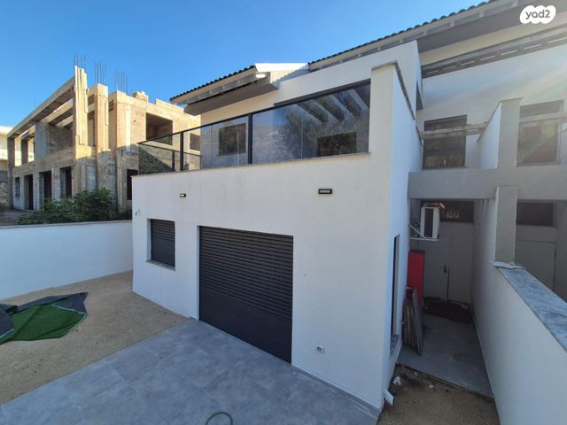 דו משפחתי, חורשת האקליפטוס 103, אדמית / יערית, שלומי