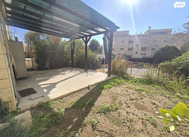 דירת גן, יצחק טוניק, פסגת זאב, ירושלים