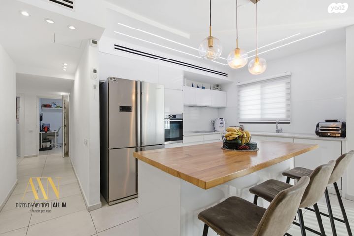 דירה, הרבי מלובאוויטש, השחר, דימונה