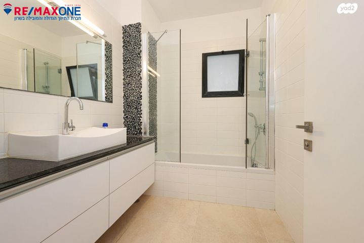 דירה, הפרחים, כפר סבא