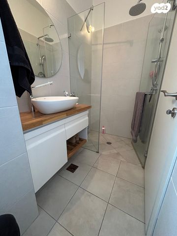 דירה, שדרות רפאל סויסה, בר לב, מזכרת בתיה