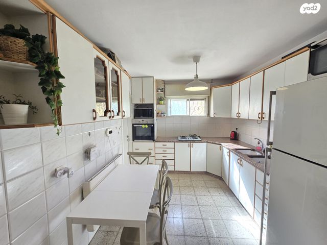 דירת גן, יצחק טוניק, פסגת זאב, ירושלים