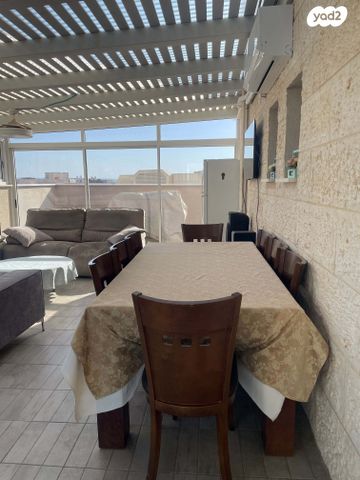 גג/ פנטהאוז, עוזי חיטמן, משכנות האומנים, קרית מוצקין