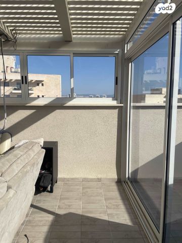 גג/ פנטהאוז, עוזי חיטמן, משכנות האומנים, קרית מוצקין