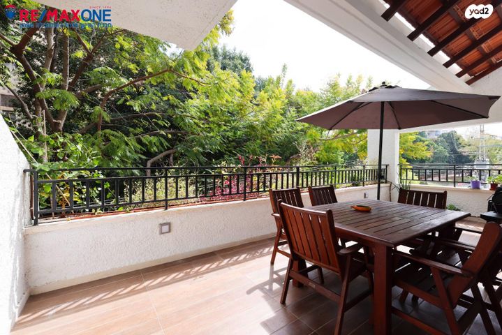 דירה, הפרחים, כפר סבא