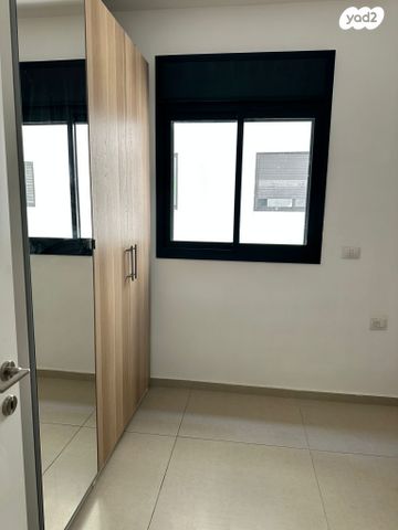 דירה, יואב 18, חרוזים, רמת גן