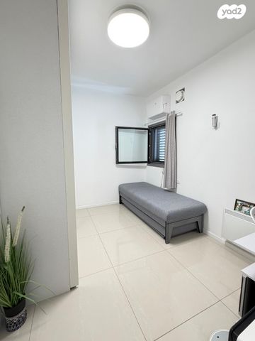 דירה, גרשון אבנר, ארמון הנציב, תלפיות מזרח, ירושלים