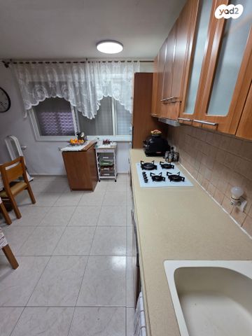 דירה, יציאת אירופה תש"ז 7, קרית שפרינצק, חיפה