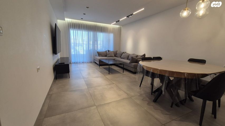 דירה, אליהו גולומב, שיכון עובדים, טבריה