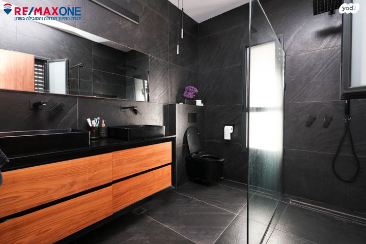 דו משפחתי, כפר סבא