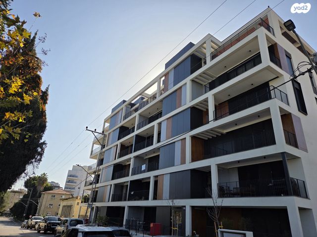 גג/ פנטהאוז, קרן קיימת לישראל, רחובות