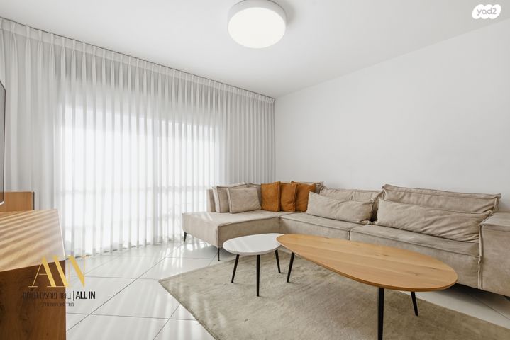 דירה, הרבי מלובאוויטש, השחר, דימונה