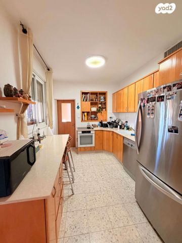 דירת גן, השיקמה, צמח השדה, מעלה אדומים