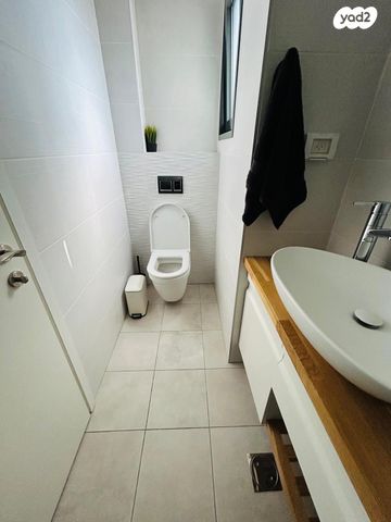 דירה, שדרות רפאל סויסה, בר לב, מזכרת בתיה