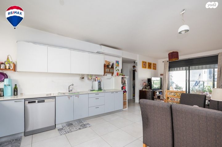 דירה, עמירם, פרדס חנה כרכור