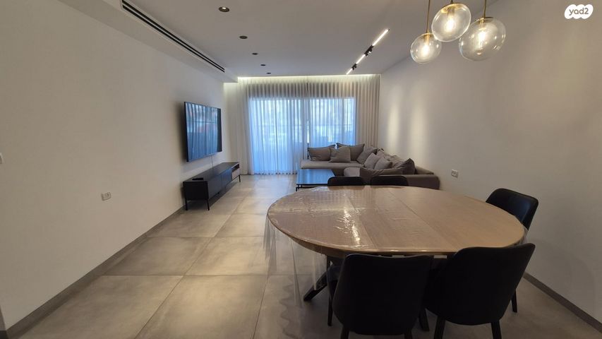 דירה, אליהו גולומב, שיכון עובדים, טבריה