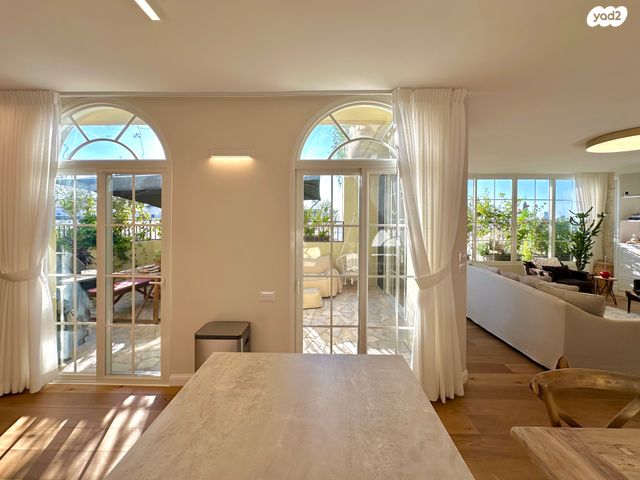 דירה, הרצליה