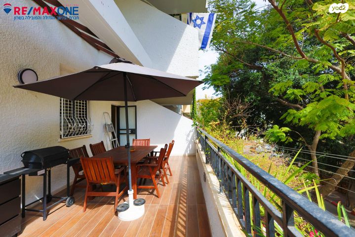 דירה, הפרחים, כפר סבא