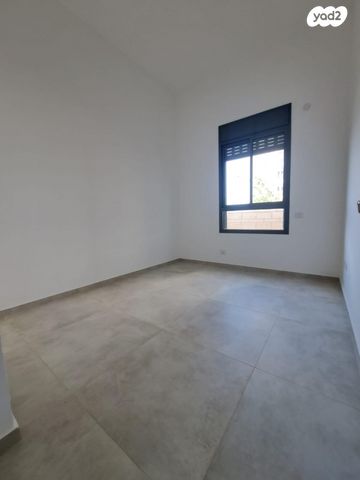 דירת גן, אלמוג 4, אכזיב, נהריה